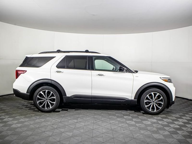 2024 Ford Explorer ST-Line Upper Image 2