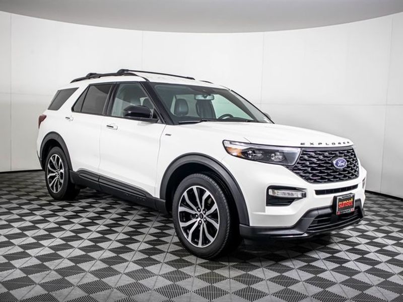 2024 Ford Explorer ST-Line Upper Image 1