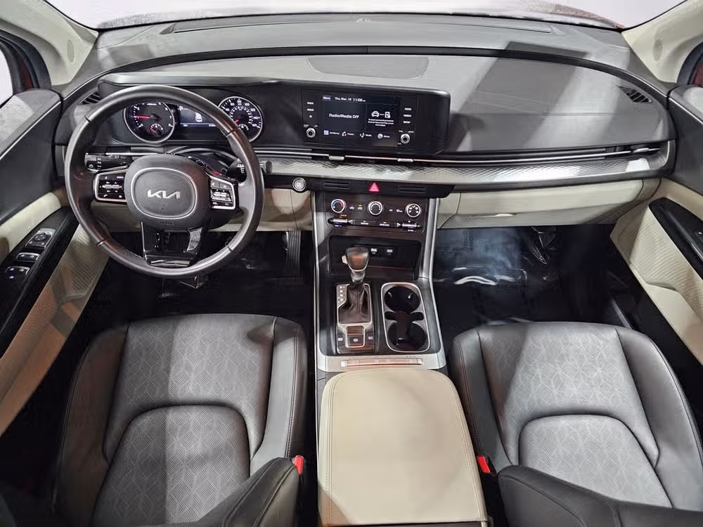 2024 Kia Carnival LX Passenger Image 5
