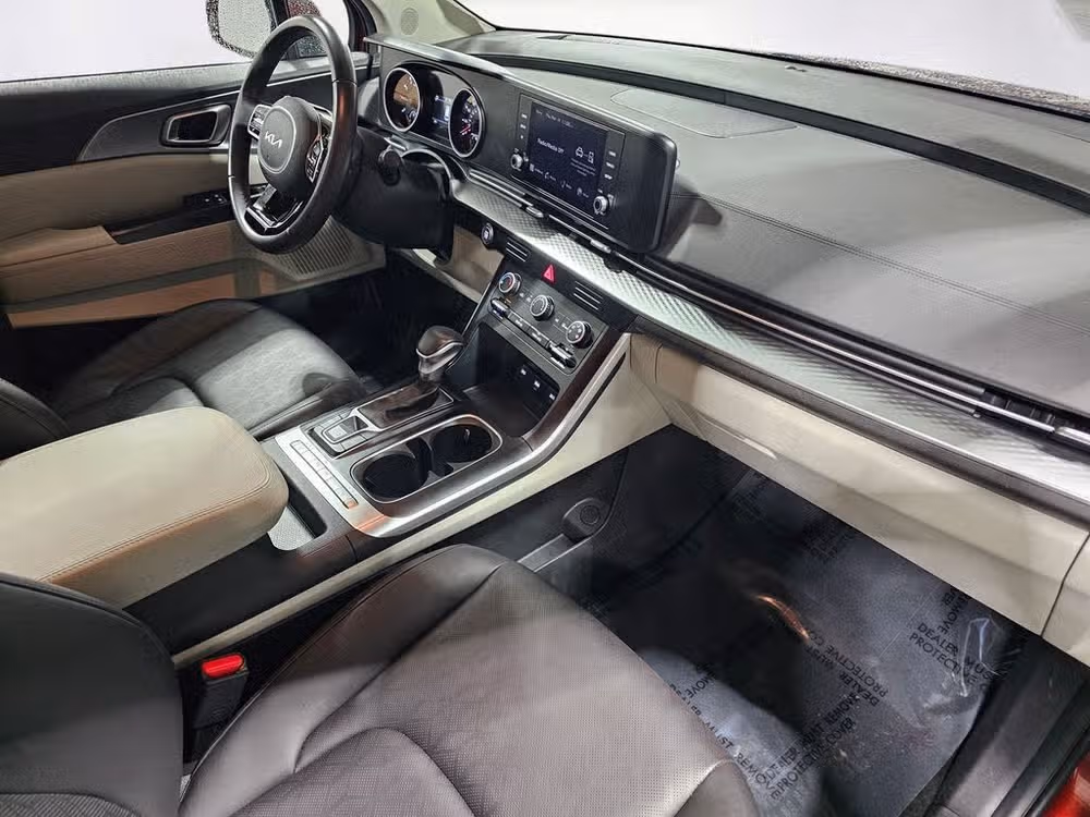 2024 Kia Carnival LX Passenger Image 13