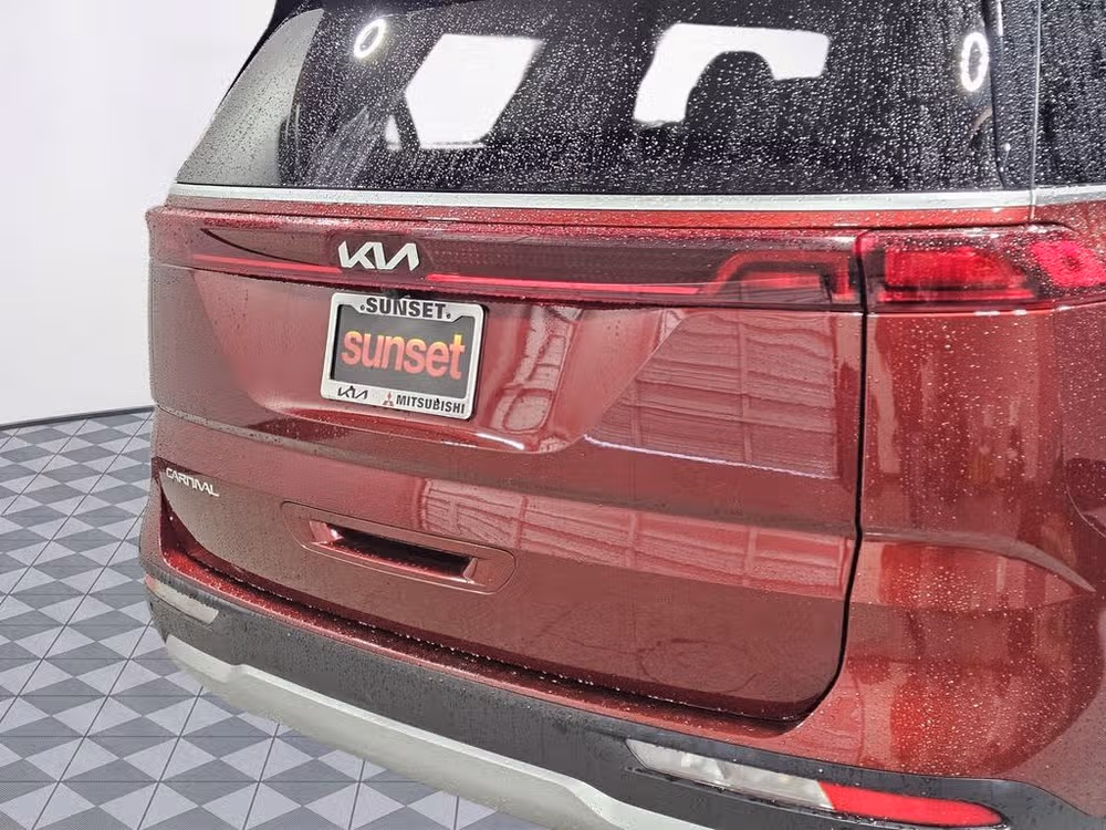 2024 Kia Carnival LX Passenger Image 15