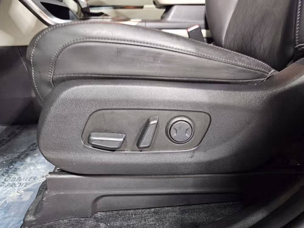 2024 Kia Carnival LX Passenger Image 23