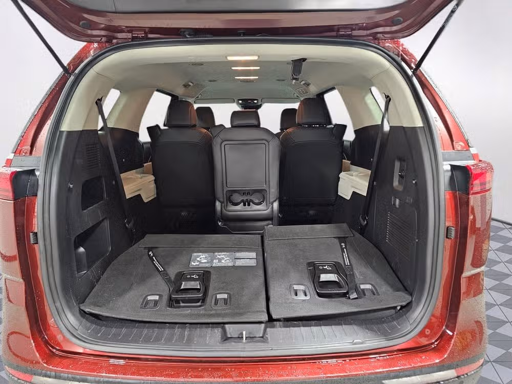 2024 Kia Carnival LX Passenger Image 16
