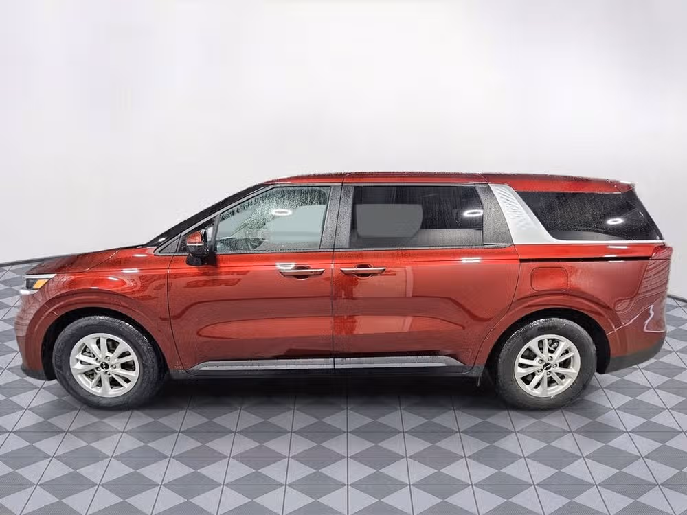 2024 Kia Carnival LX Passenger Image 7