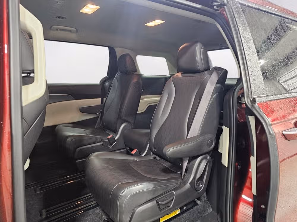 2024 Kia Carnival LX Passenger Image 19