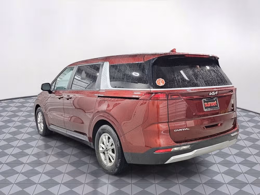 2024 Kia Carnival LX Passenger Image 8