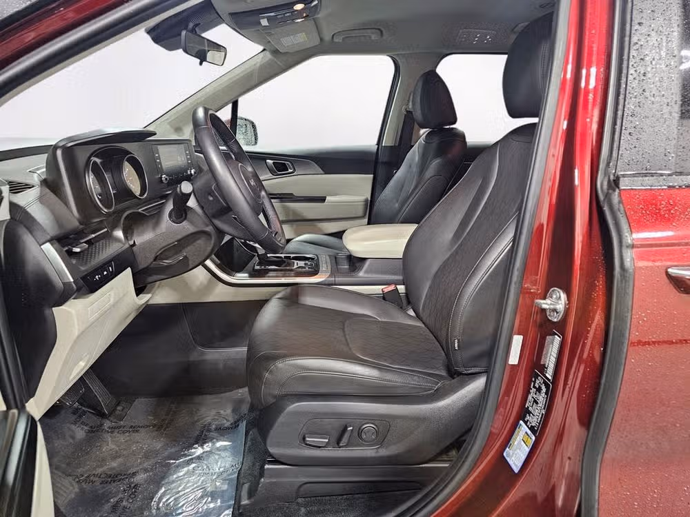 2024 Kia Carnival LX Passenger Image 21