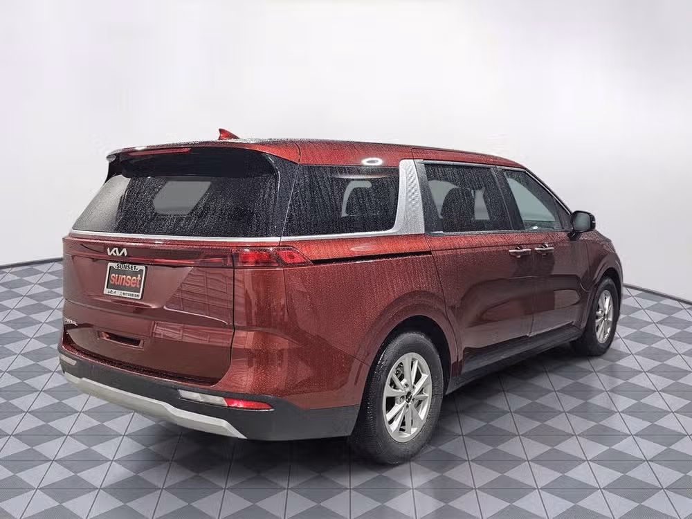 2024 Kia Carnival LX Passenger Image 10