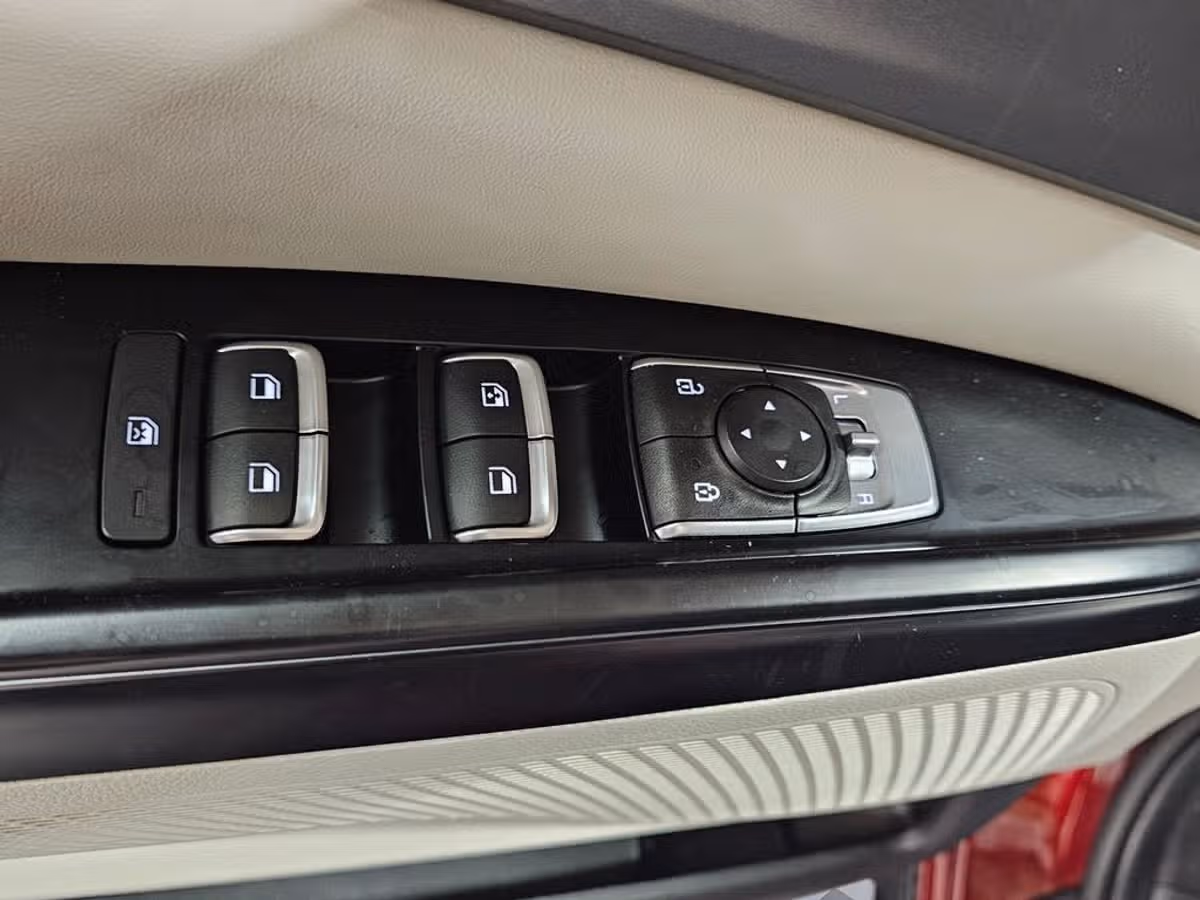 2024 Kia Carnival LX Passenger Image 22