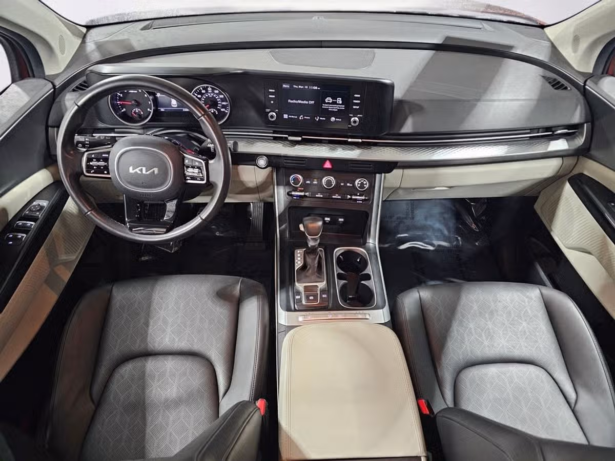 2024 Kia Carnival LX Passenger Image 5