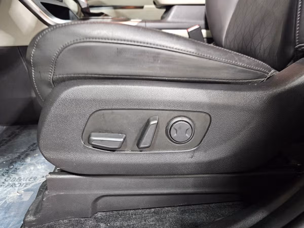 2024 Kia Carnival LX Passenger Image 23