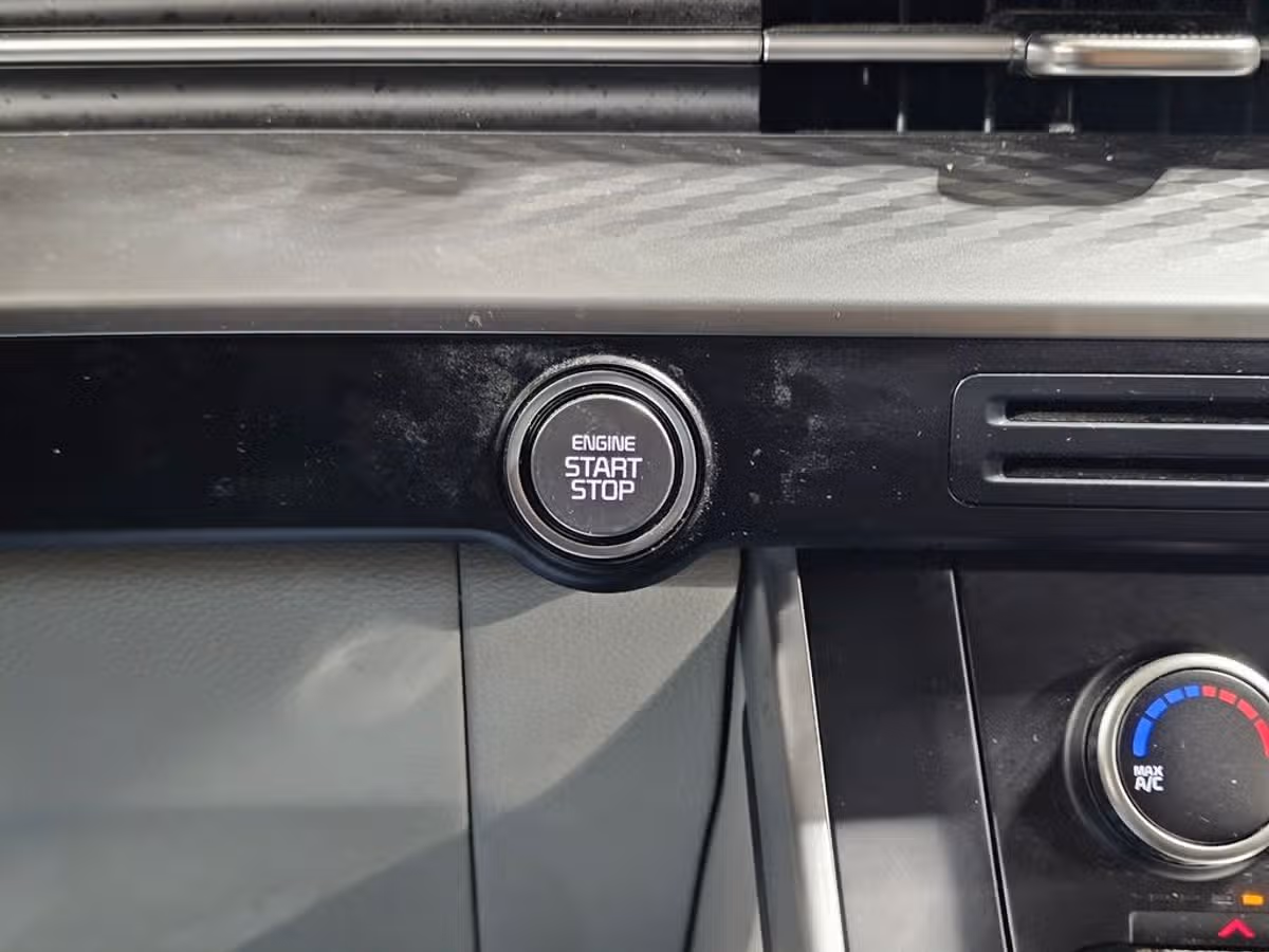 2024 Kia Carnival LX Passenger Image 31