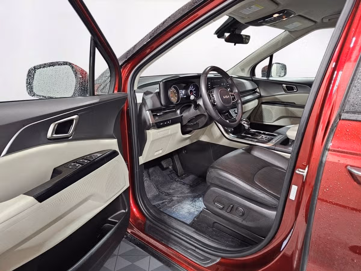 2024 Kia Carnival LX Passenger Image 20