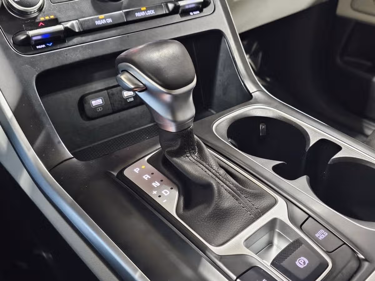 2024 Kia Carnival LX Passenger Image 32