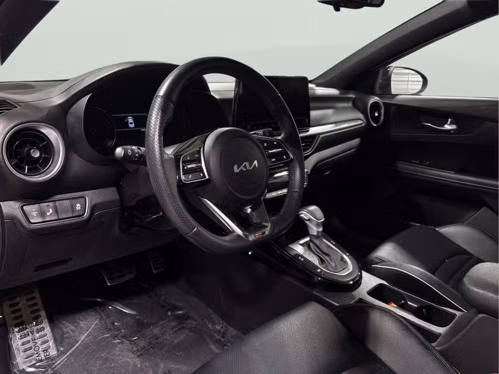 2023 Kia Forte GT-Line Image 16