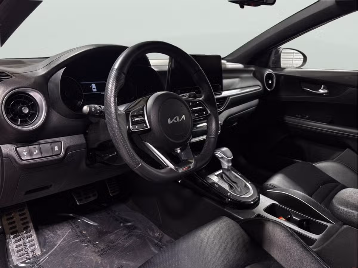 2023 Kia Forte GT-Line Image 16