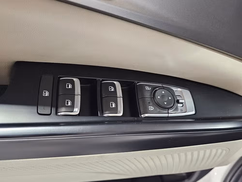 2024 Kia Carnival LX Passenger Image 22