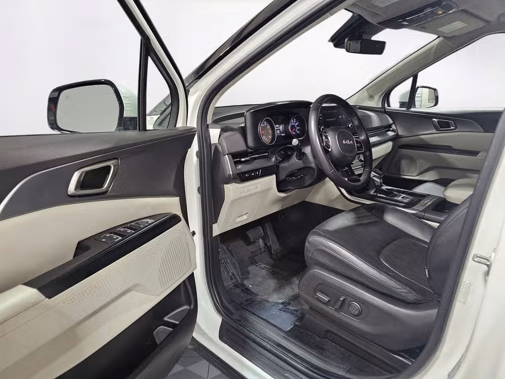 2024 Kia Carnival LX Passenger Image 20