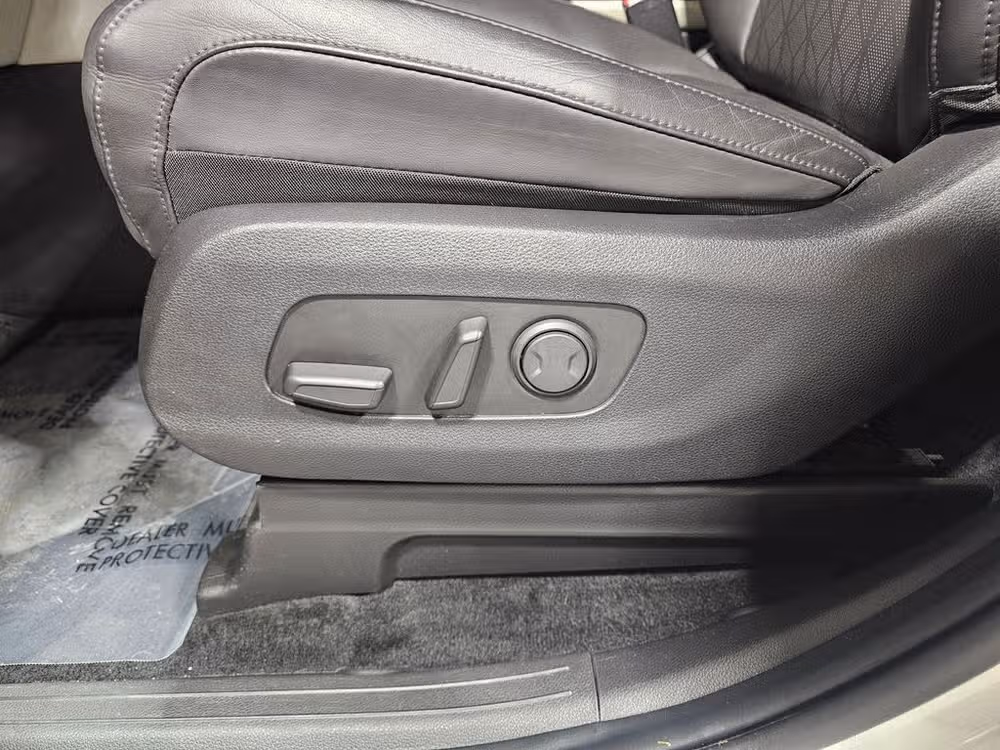 2024 Kia Carnival LX Passenger Image 23