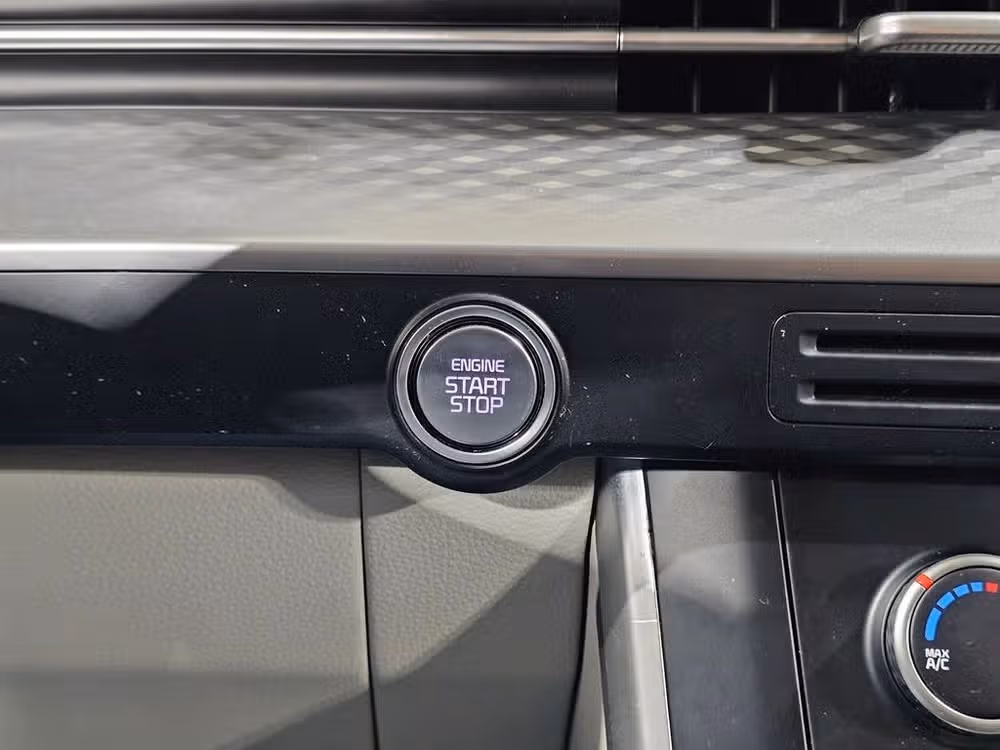 2024 Kia Carnival LX Passenger Image 31