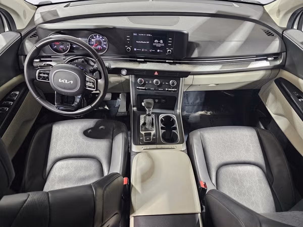 2024 Kia Carnival LX Passenger Image 5