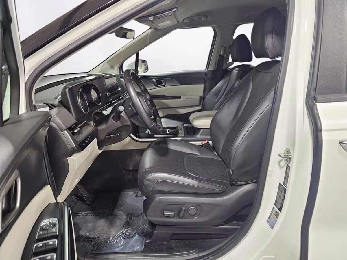 2024 Kia Carnival LX Passenger Image 21