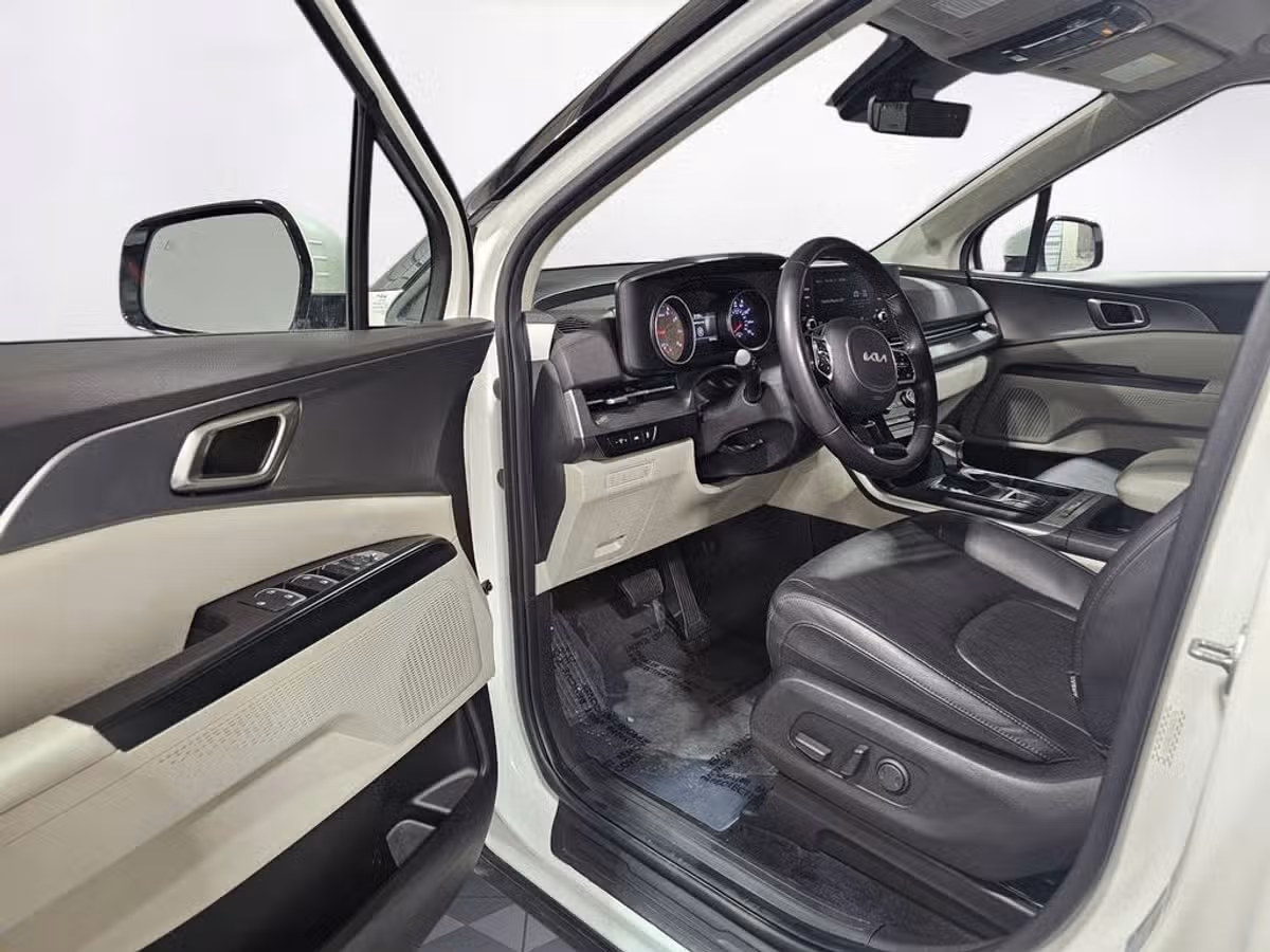 2024 Kia Carnival LX Passenger Image 20