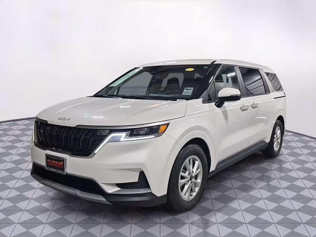 2024 Kia Carnival LX Passenger Image 3