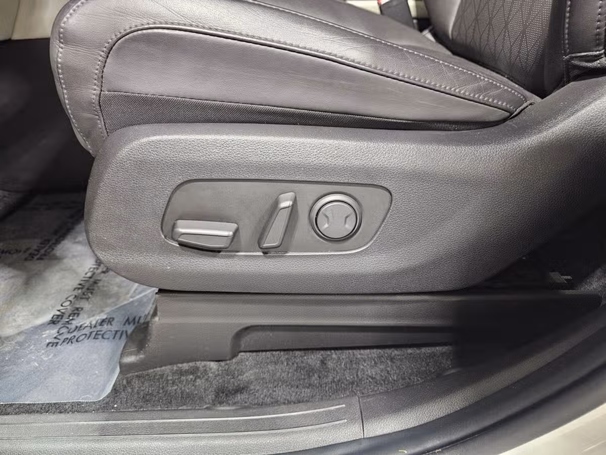 2024 Kia Carnival LX Passenger Image 23