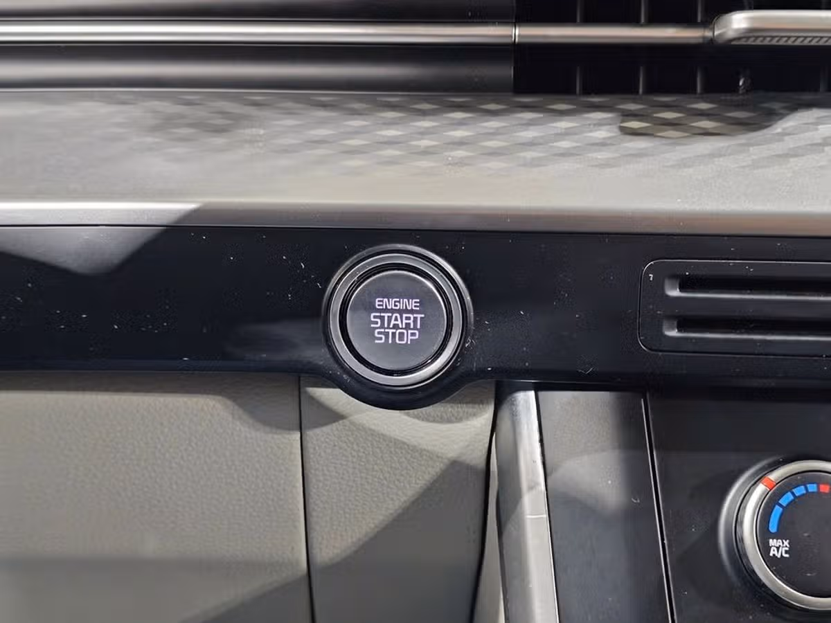 2024 Kia Carnival LX Passenger Image 31
