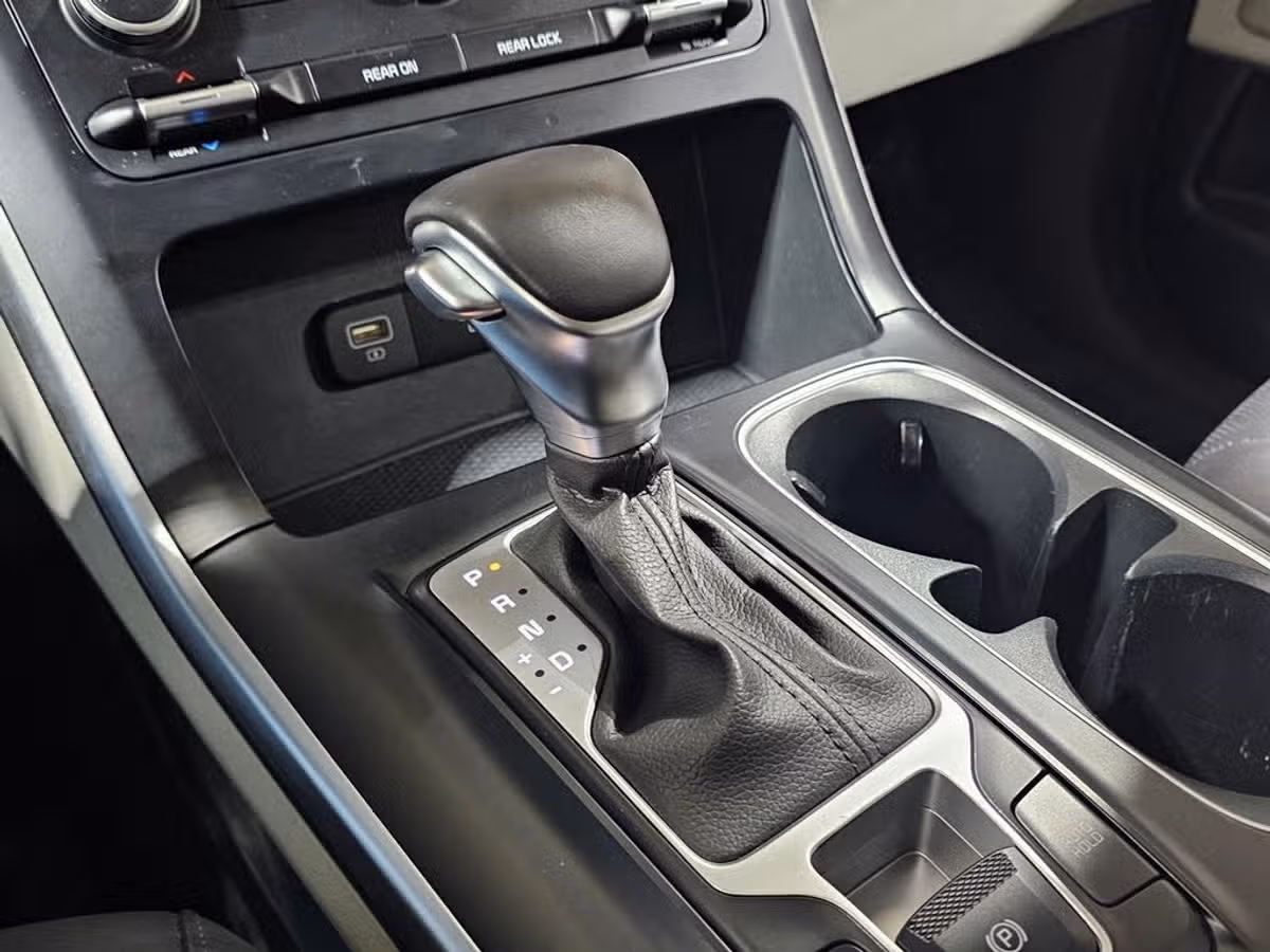 2024 Kia Carnival LX Passenger Image 32