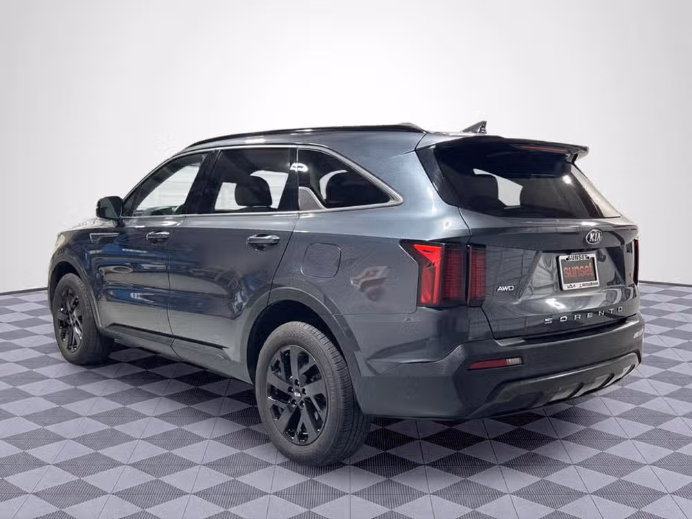 2021 Kia Sorento S Image 2