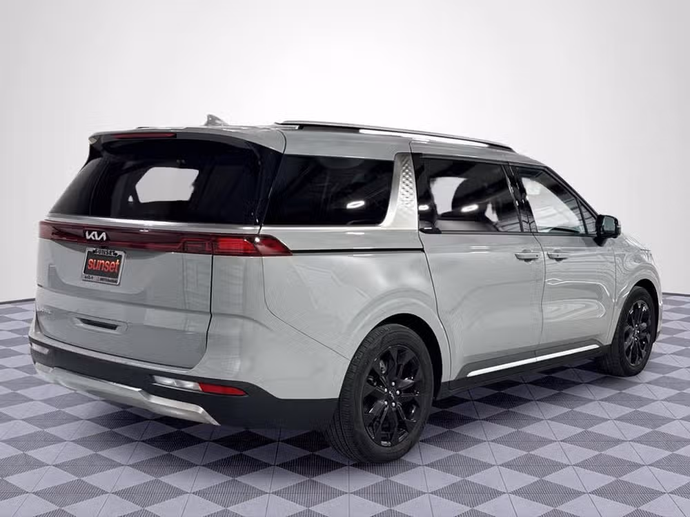 2024 Kia Carnival SX Prestige Image 3