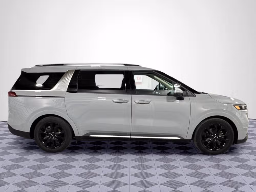 2024 Kia Carnival SX Prestige Image 2