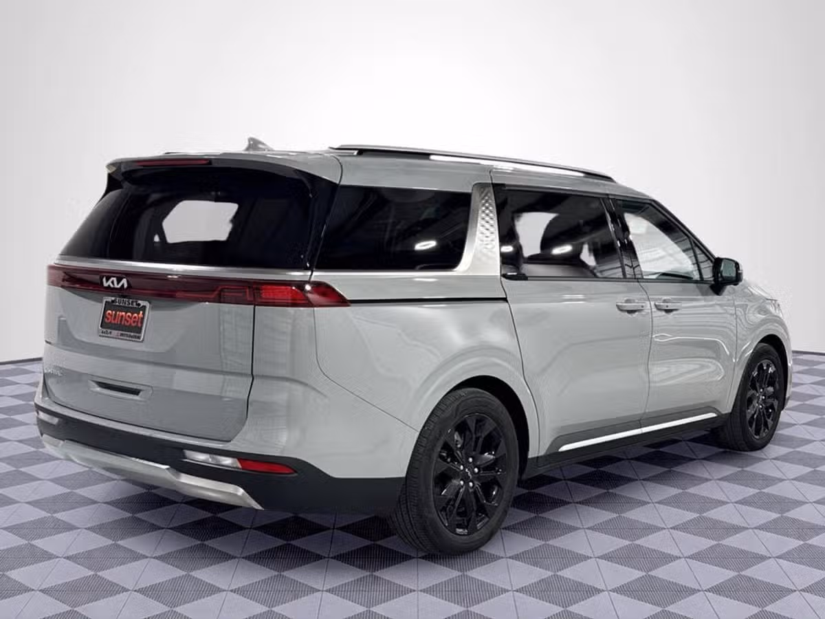 2024 Kia Carnival SX Prestige Image 3
