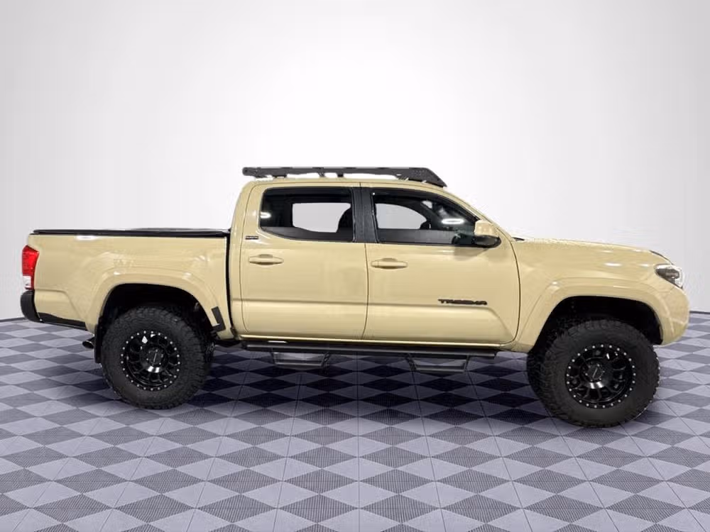 2017 Toyota Tacoma SR5 V6 Double Cab Image 2
