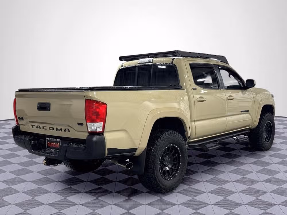 2017 Toyota Tacoma SR5 V6 Double Cab Image 3