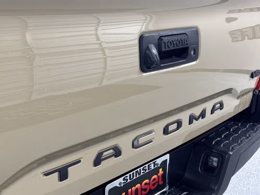 2017 Toyota Tacoma SR5 V6 Double Cab Image 12
