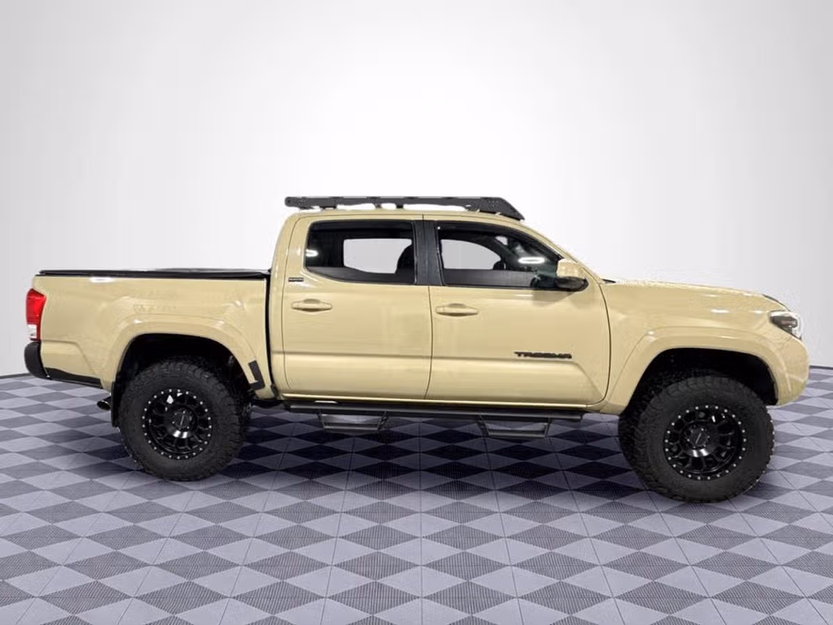 2017 Toyota Tacoma SR5 V6 Double Cab Image 2