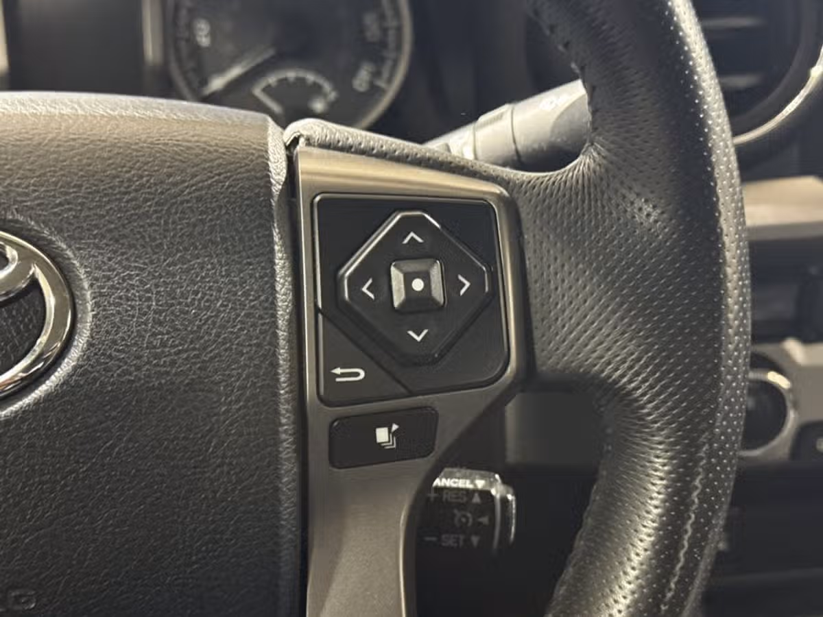 2017 Toyota Tacoma SR5 V6 Double Cab Image 18