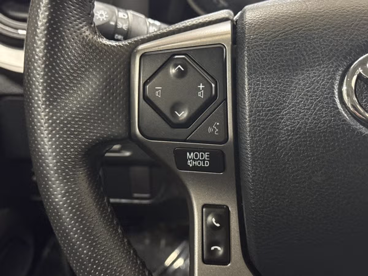 2017 Toyota Tacoma SR5 V6 Double Cab Image 17
