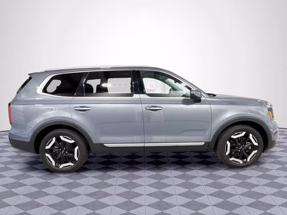 2023 Kia Telluride S Image 2
