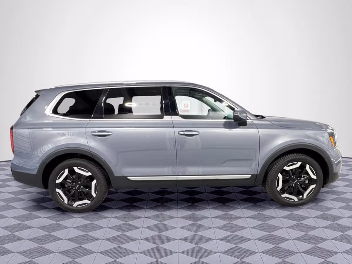 2023 Kia Telluride S Image 2