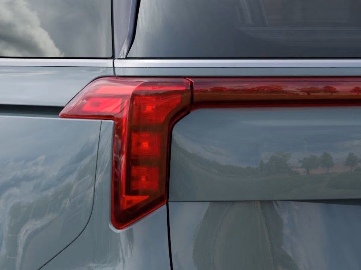 2027 Kia Carnival Hybrid SX Passenger Image 13