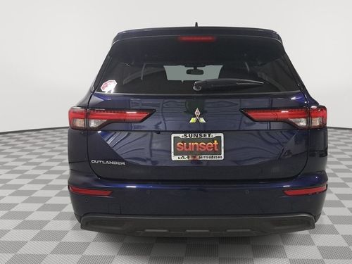 2022 Mitsubishi Outlander Lower Image 3