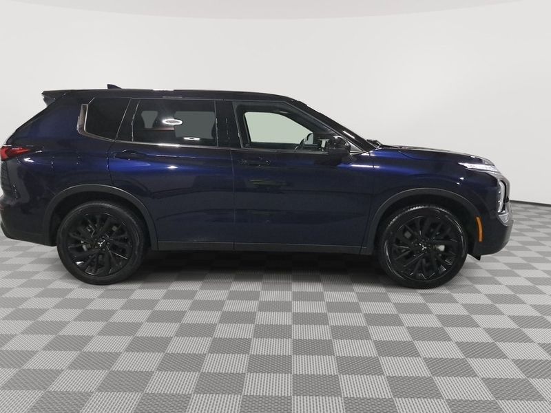 2022 Mitsubishi Outlander Upper Image 2