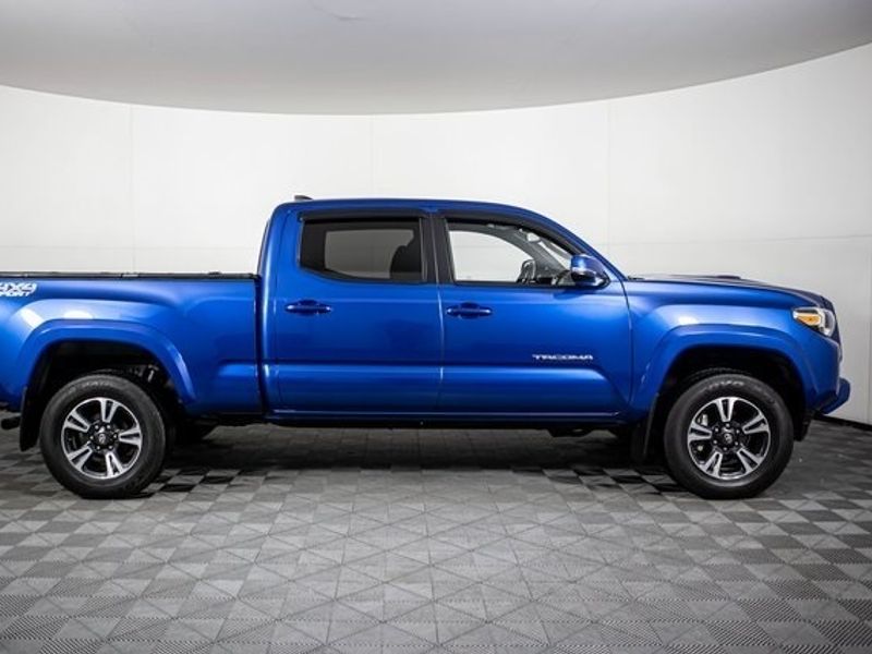 2017 Toyota Tacoma TRD Sport Double Cab Upper Image 2