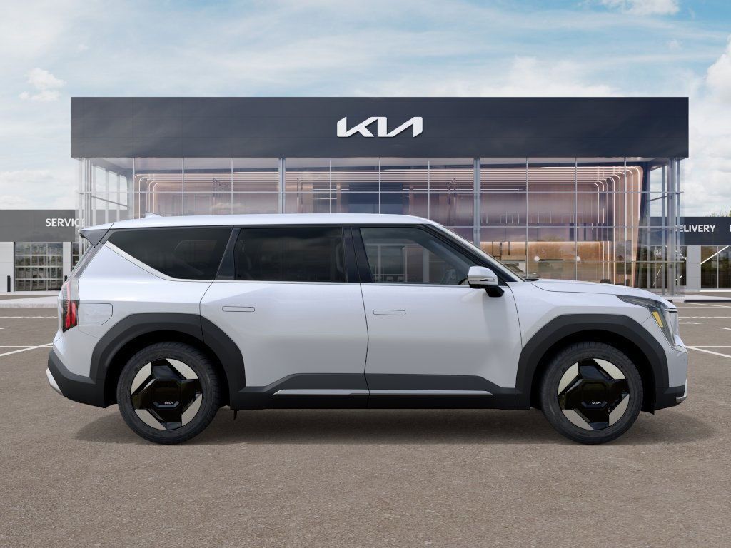 Used 2026 Kia EV9 Light with VIN 5XYAA5S21TG007342 for sale in Sumner, WA