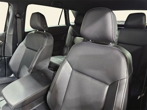 2020 Volkswagen Atlas Cross Sport SE 4Motion Lower Image 2