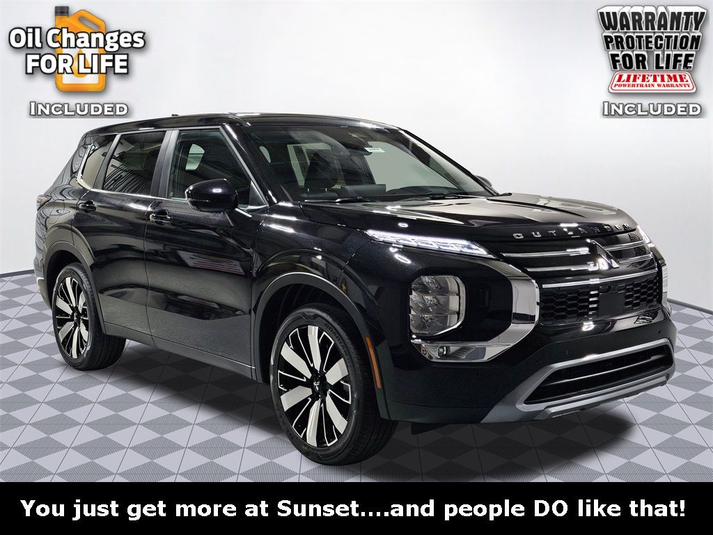 2025 Mitsubishi Outlander SE's photo